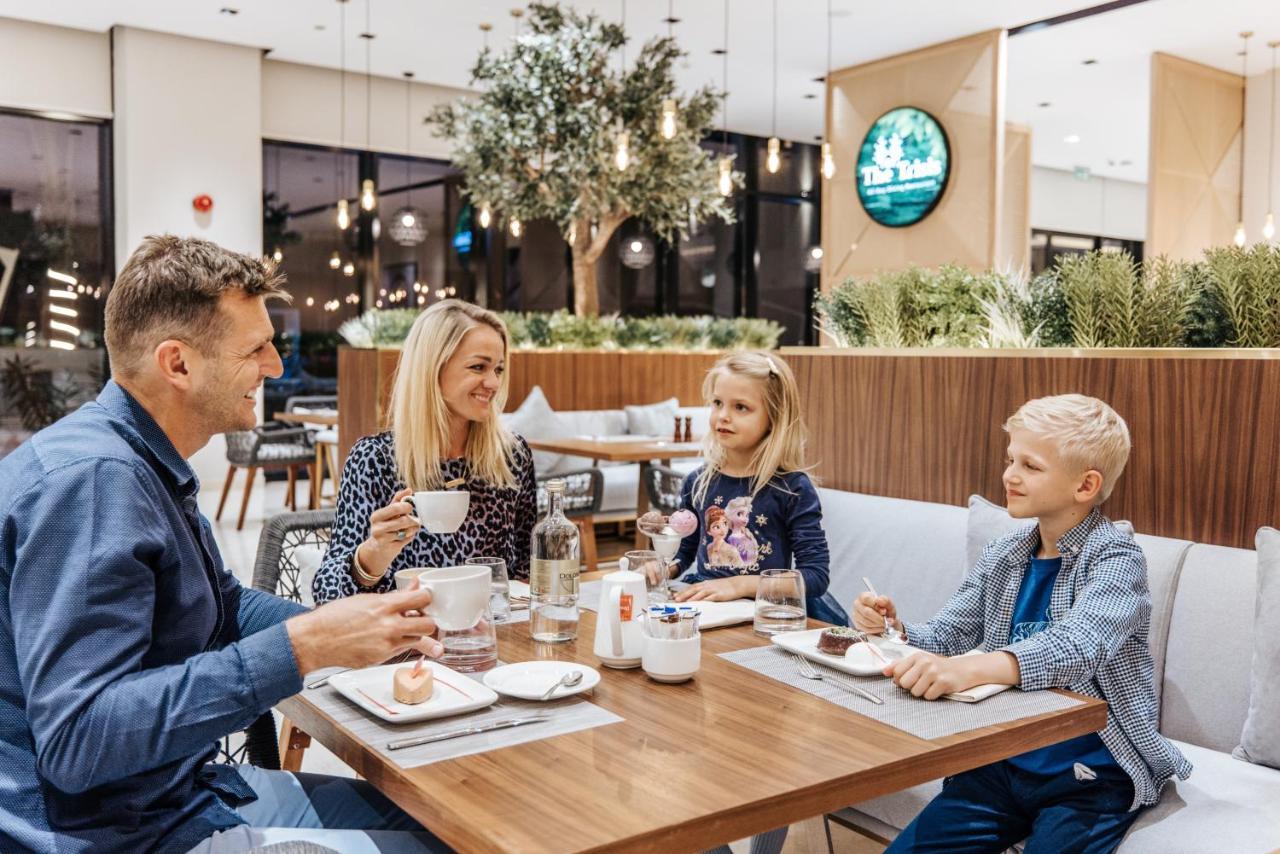 Maani Muscat Hotel & Suites Екстер'єр фото